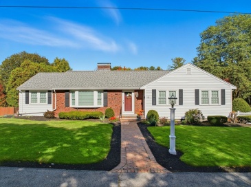 15 Belmont Rd, Wakefield, Massachusetts, 3 Bedrooms Bedrooms, 9 Rooms Rooms,2.5 BathroomsBathrooms,Residential,For Sale,Belmont Rd,73488596 15 Belmont Rd, Wakefield, Massachusetts, 3 Bedrooms Bedrooms, 9 Rooms Rooms,2.5 BathroomsBathrooms,Residential,For Sale,Belmont Rd,73488596