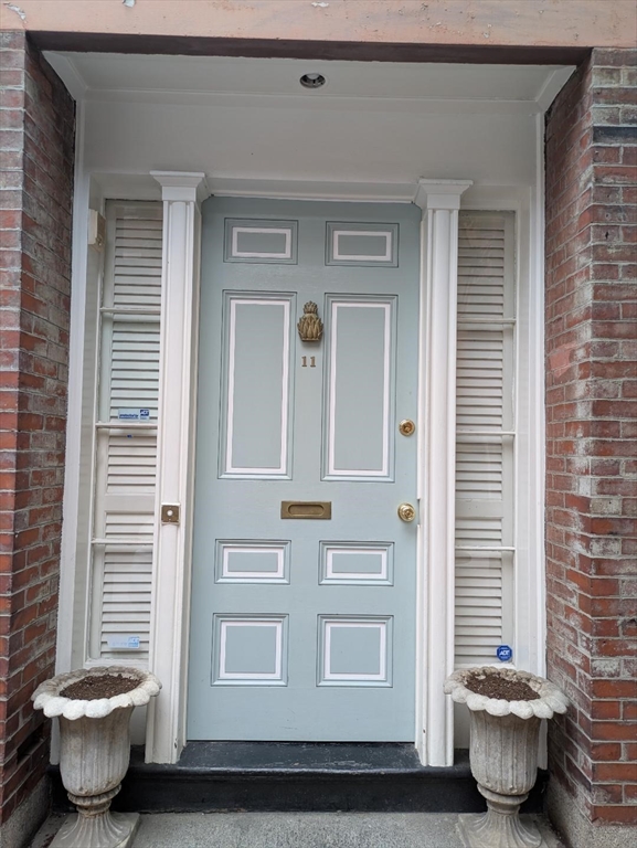 11 West Cedar Street, Boston, Massachusetts, 5 Bedrooms Bedrooms, 9 Rooms Rooms,3 BathroomsBathrooms,Residential,For Sale,West Cedar Street,73433227