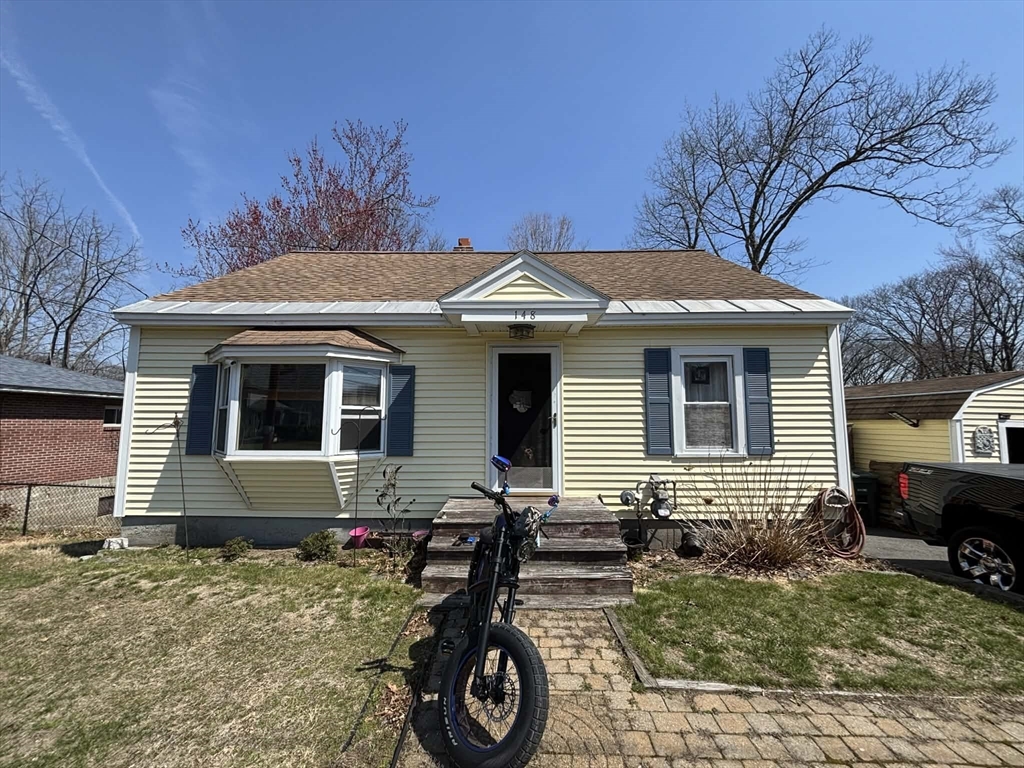 148 Pond St, Leominster, Massachusetts, 1 Bedroom Bedrooms, 4 Rooms Rooms,1 BathroomBathrooms,Residential,For Sale,Pond St,73503395