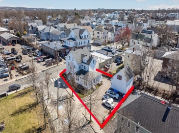 227-229 Newton Street, Waltham, Massachusetts, 8 Bedrooms Bedrooms, 17 Rooms Rooms,4 BathroomsBathrooms,Residential Income,For Sale,Newton Street,73503386