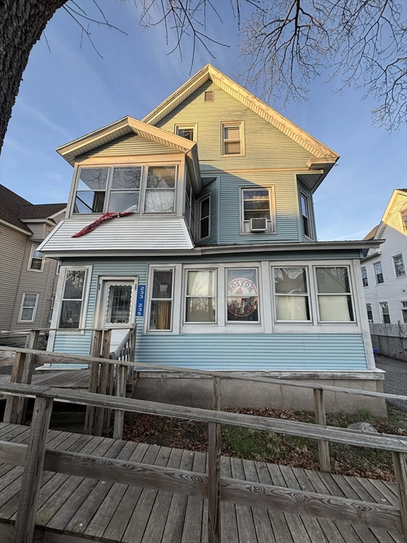 233-235 White St, Springfield, Massachusetts, 7 Bedrooms Bedrooms, 14 Rooms Rooms,2 BathroomsBathrooms,Residential Income,For Sale,White St,73503406