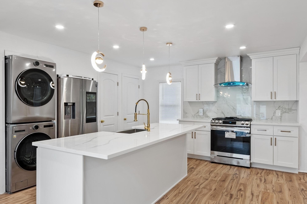 5 Oceanview St, Winthrop, Massachusetts, 3 Bedrooms Bedrooms, 6 Rooms Rooms,2.5 BathroomsBathrooms,Residential,For Sale,Oceanview St,73503432