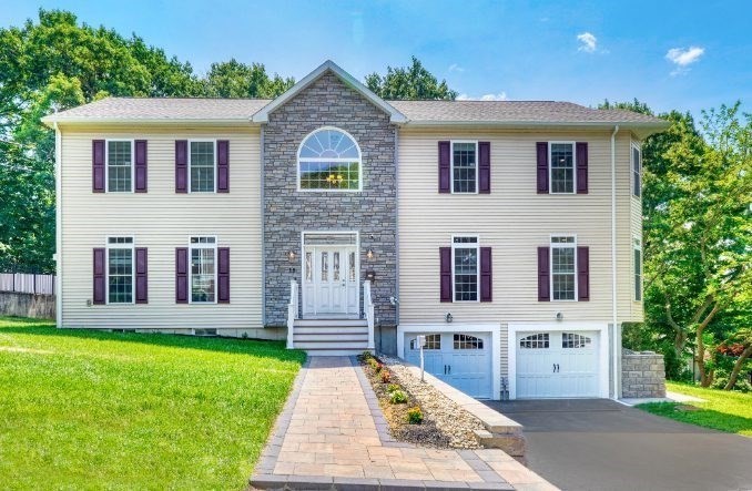 18 Grant Road, Winchester, Massachusetts, 4 Bedrooms Bedrooms, 9 Rooms Rooms,2.5 BathroomsBathrooms,Residential Lease,For Rent,Grant Road,73503517