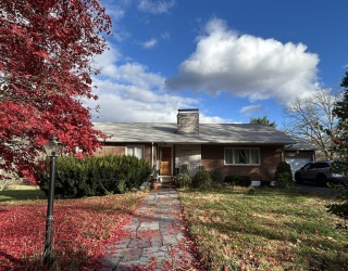 5 Old Shade St, Lexington, Massachusetts, 4 Bedrooms Bedrooms, 9 Rooms Rooms,2.5 BathroomsBathrooms,Residential Lease,For Rent,Old Shade St,73503522