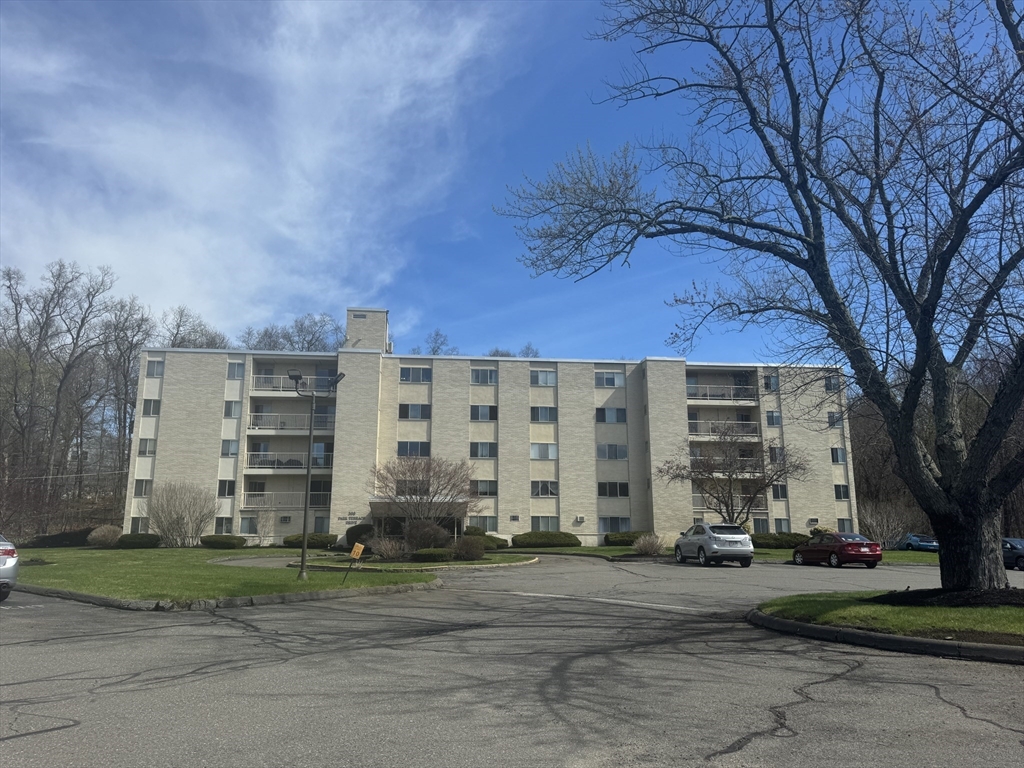 300 Park Terrace Dr., Stoneham, Massachusetts, 1 Bedroom Bedrooms, 4 Rooms Rooms,1 BathroomBathrooms,Residential,For Sale,Park Terrace Dr.,73503224