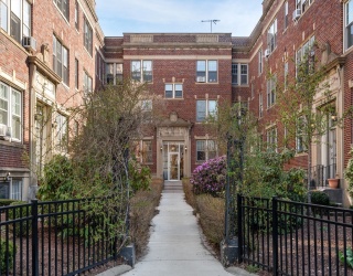 461 Washington Street, Brookline, Massachusetts, 2 Bedrooms Bedrooms, 5 Rooms Rooms,1 BathroomBathrooms,Residential,For Sale,Washington Street,73503144