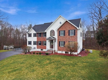 2 Hitching Post Ln, Methuen, Massachusetts, 5 Bedrooms Bedrooms, 9 Rooms Rooms,3.5 BathroomsBathrooms,Residential,For Sale,Hitching Post Ln,73495547