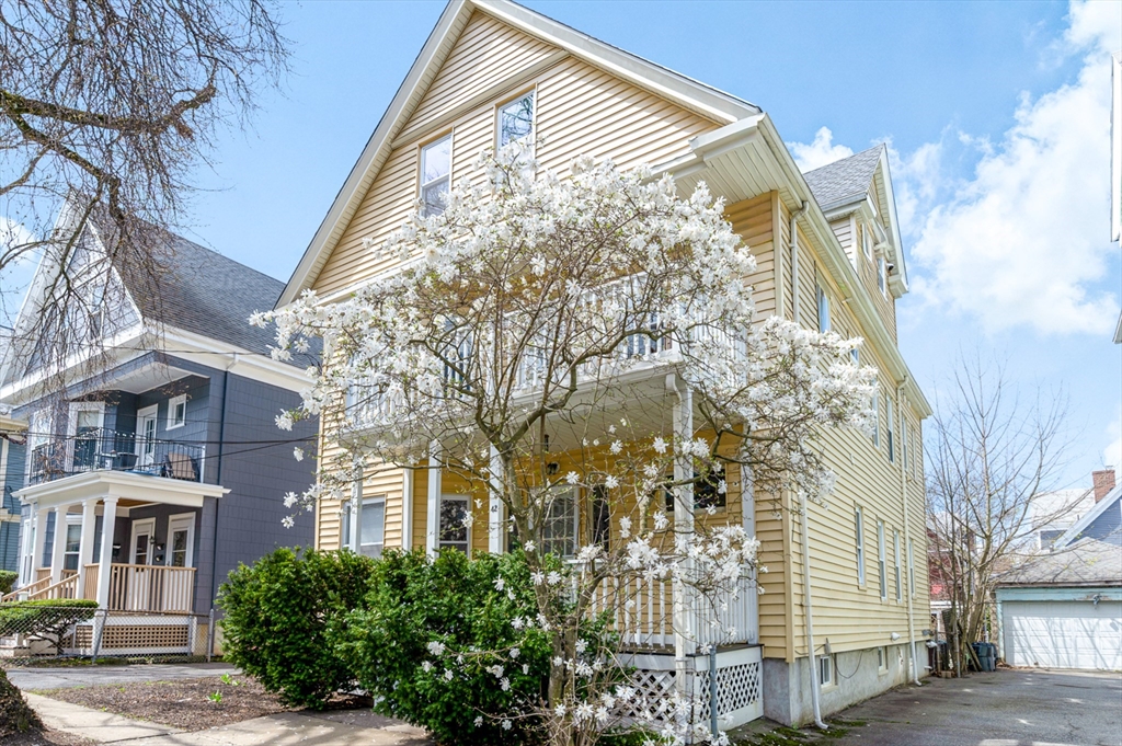 42 Banks Street, Somerville, Massachusetts, 2 Bedrooms Bedrooms, 5 Rooms Rooms,1 BathroomBathrooms,Residential,For Sale,Banks Street,73503140