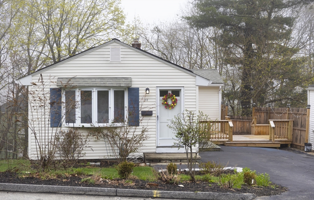 28 Gordon St, Worcester, Massachusetts, 3 Bedrooms Bedrooms, 5 Rooms Rooms,1 BathroomBathrooms,Residential,For Sale,Gordon St,73503212