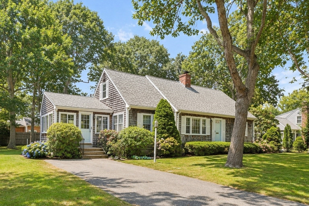 7 Cooper Rd, Falmouth, Massachusetts, 4 Bedrooms Bedrooms, 7 Rooms Rooms,1.5 BathroomsBathrooms,Residential,For Sale,Cooper Rd,73503235