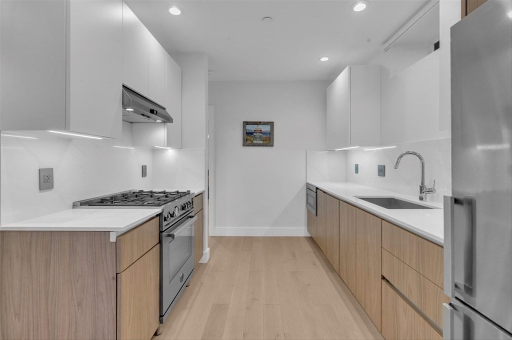 708 E 6th St, Boston, Massachusetts, 1 Bedroom Bedrooms, 5 Rooms Rooms,1.5 BathroomsBathrooms,Residential Lease,For Rent,E 6th St,73503260