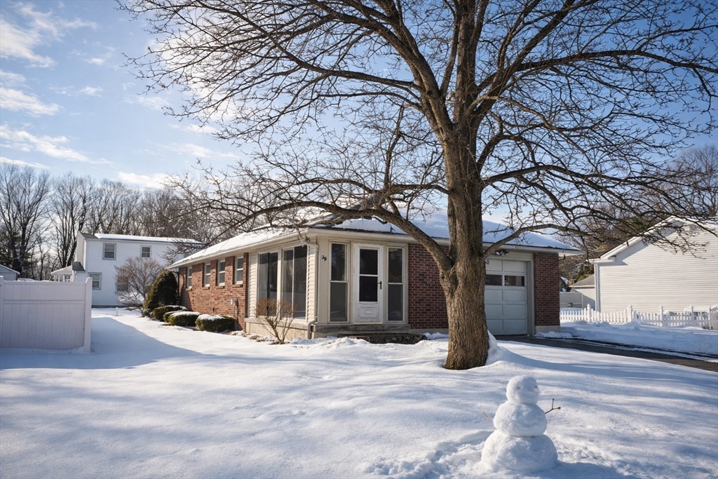 29 Lincoln St, Agawam, Massachusetts, 2 Bedrooms Bedrooms, 6 Rooms Rooms,1.5 BathroomsBathrooms,Residential,For Sale,Lincoln St,73478076