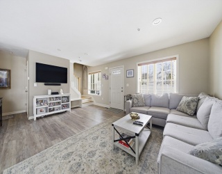 138 Elm St, Kingston, Massachusetts, 2 Bedrooms Bedrooms, 4 Rooms Rooms,1.5 BathroomsBathrooms,Residential,For Sale,Elm St,73487489