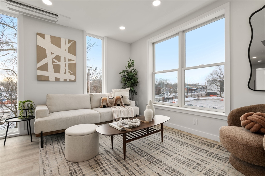 602 Canterbury, Boston, Massachusetts, 2 Bedrooms Bedrooms, 5 Rooms Rooms,1.5 BathroomsBathrooms,Residential,For Sale,Canterbury,73452552