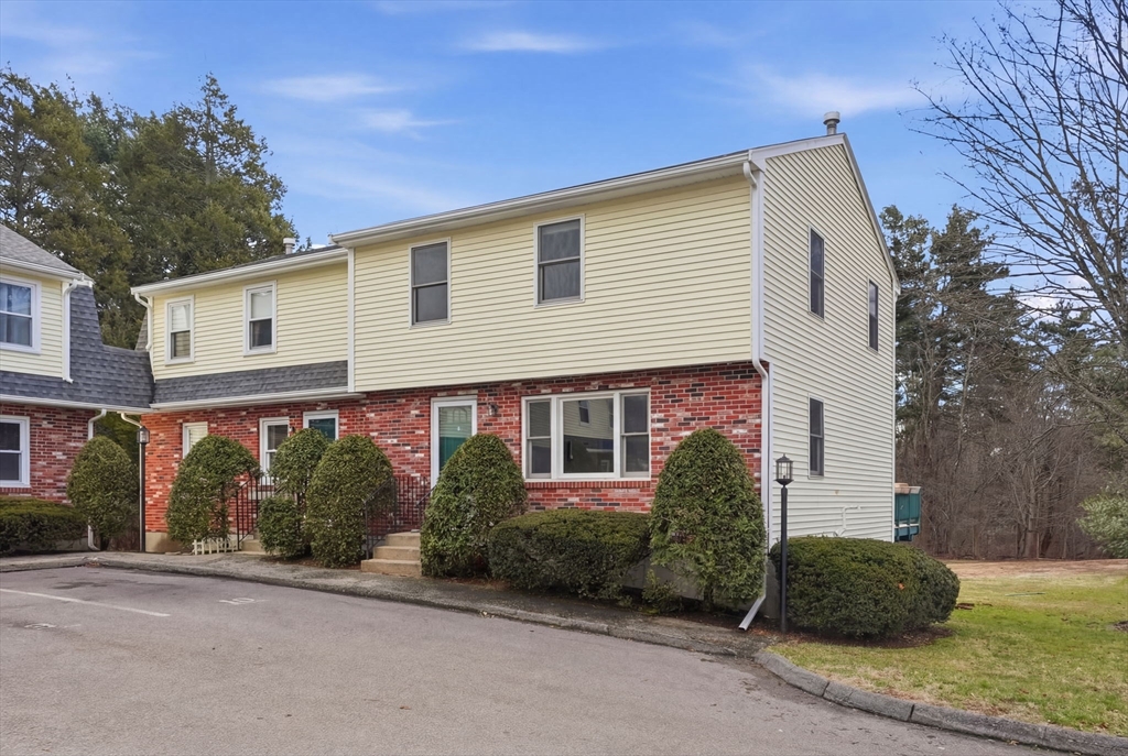 1032 Main St., Millis, Massachusetts, 3 Bedrooms Bedrooms, 11 Rooms Rooms,1.5 BathroomsBathrooms,Residential,For Sale,Main St.,73488361