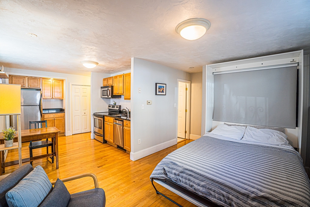 7 Mortimer Pl, Somerville, Massachusetts, 1 Bedroom Bedrooms, 2 Rooms Rooms,1 BathroomBathrooms,Residential,For Sale,Mortimer Pl,73482649