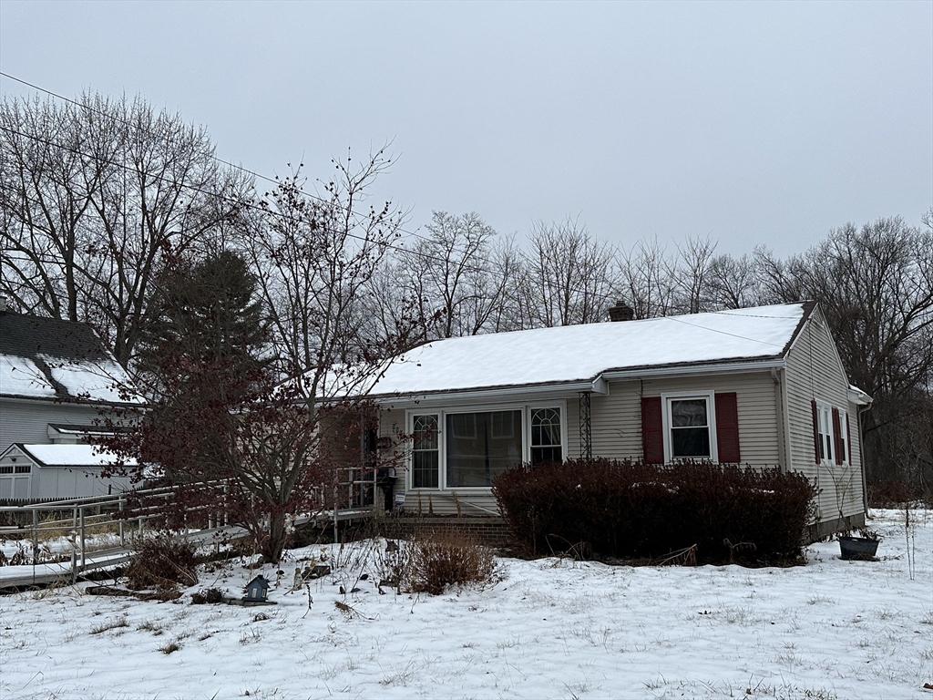 551 Lafleur Dr, Chicopee, Massachusetts, 2 Bedrooms Bedrooms, 5 Rooms Rooms,1 BathroomBathrooms,Residential,For Sale,Lafleur Dr,73461694