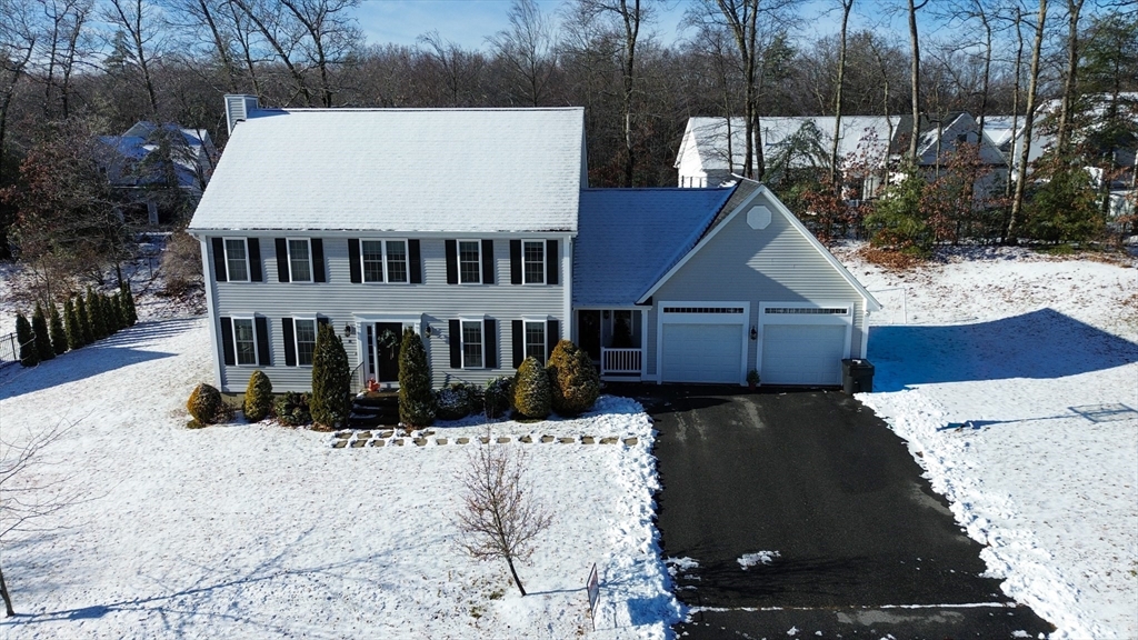 8 Autumn Gate Cir, Millbury, Massachusetts, 4 Bedrooms Bedrooms, 8 Rooms Rooms,2.5 BathroomsBathrooms,Residential,For Sale,Autumn Gate Cir,73443131