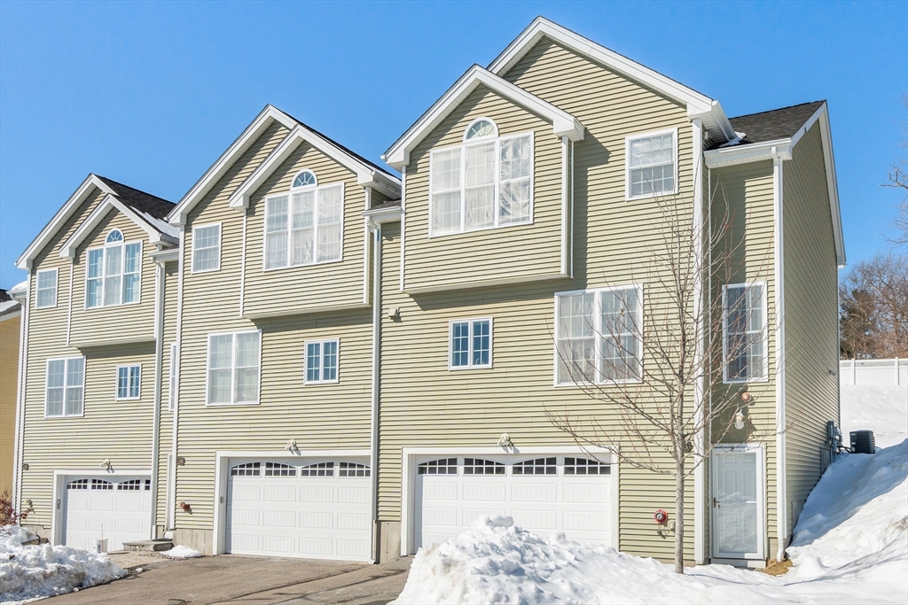 15 Dunia Lane, Northborough, Massachusetts, 3 Bedrooms Bedrooms, 8 Rooms Rooms,2.5 BathroomsBathrooms,Residential,For Sale,Dunia Lane,73482282