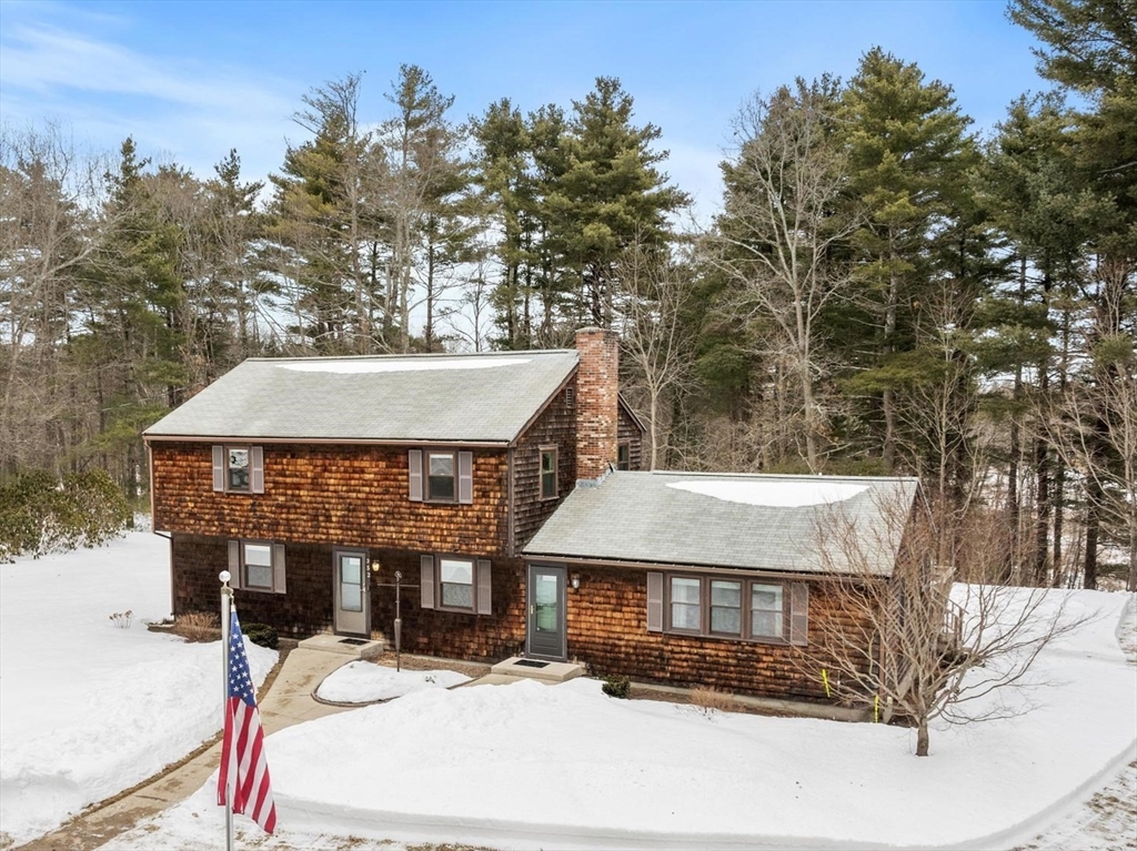 352 Wood St, Hopkinton, Massachusetts, 5 Bedrooms Bedrooms, 9 Rooms Rooms,2.5 BathroomsBathrooms,Residential,For Sale,Wood St,73482640