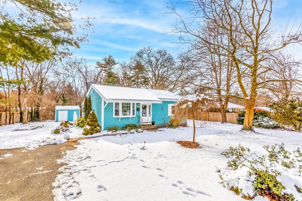 58 Maple St, Bourne, Massachusetts, 2 Bedrooms Bedrooms, 4 Rooms Rooms,2 BathroomsBathrooms,Residential,For Sale,Maple St,73471459
