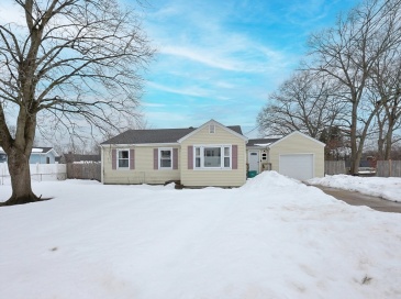 338 Mendon Rd, Attleboro, Massachusetts, 3 Bedrooms Bedrooms, 5 Rooms Rooms,1 BathroomBathrooms,Residential,For Sale,Mendon Rd,73483732