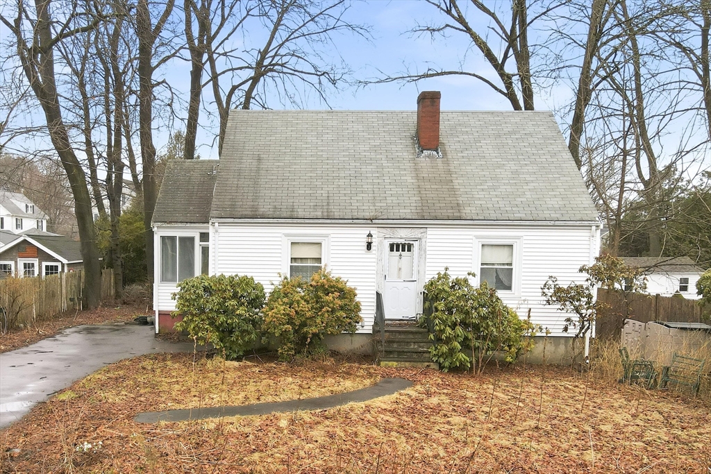 11 Clark Avenue, Walpole, Massachusetts, 2 Bedrooms Bedrooms, 6 Rooms Rooms,1 BathroomBathrooms,Residential,For Sale,Clark Avenue,73489831