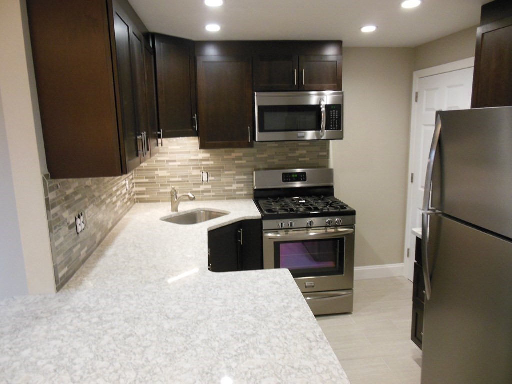 84 Hooper Road, Dedham, Massachusetts, 2 Bedrooms Bedrooms, 5 Rooms Rooms,1.5 BathroomsBathrooms,Residential Lease,For Rent,Hooper Road,73503592