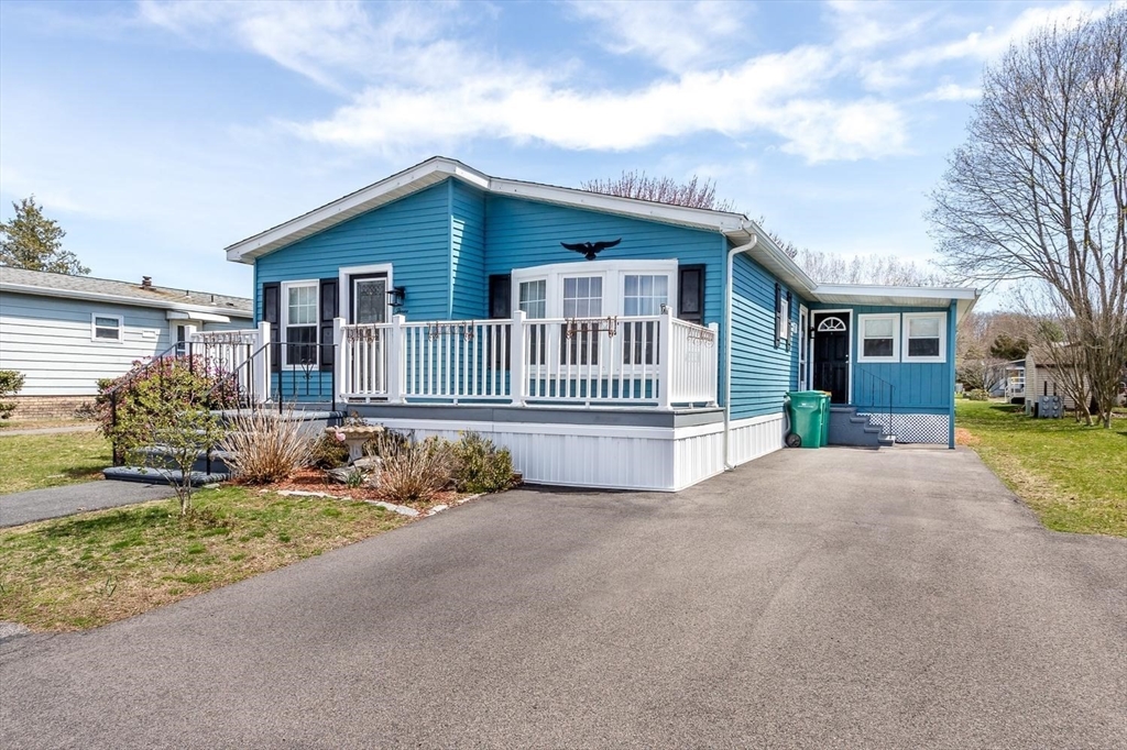 3 King Arthur Ct, Attleboro, Massachusetts, 3 Bedrooms Bedrooms, 6 Rooms Rooms,2 BathroomsBathrooms,Residential,For Sale,King Arthur Ct,73503542