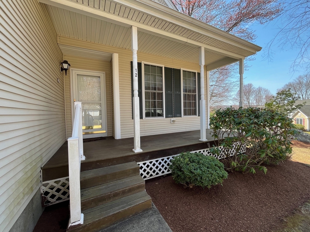 12 Summerfield Dr, Grafton, Massachusetts, 2 Bedrooms Bedrooms, 4 Rooms Rooms,2 BathroomsBathrooms,Residential,For Sale,Summerfield Dr,73503526