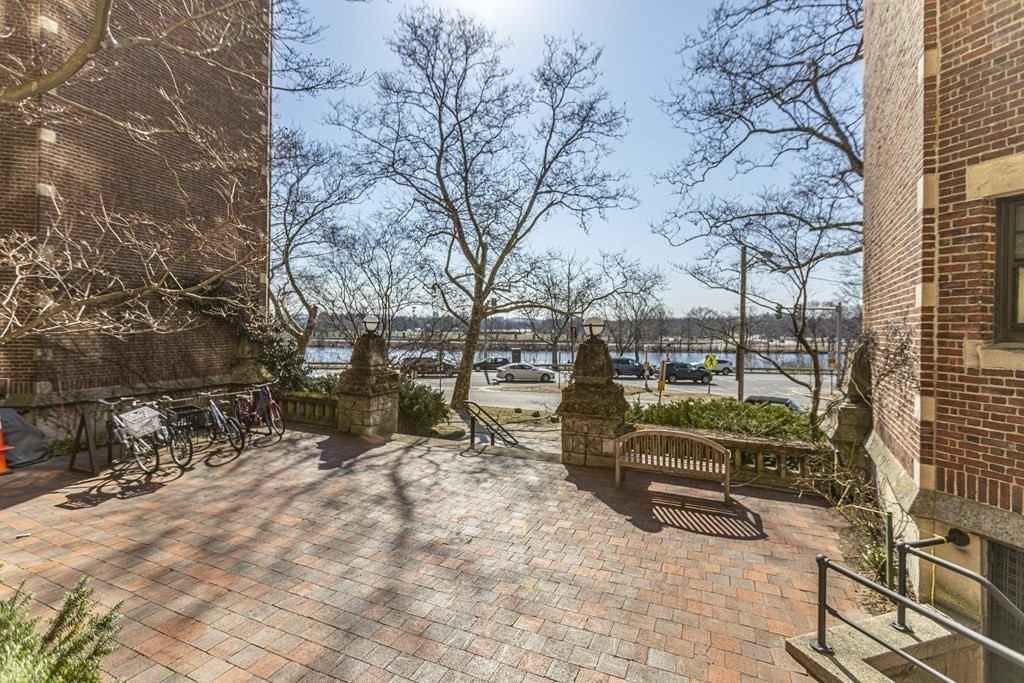 993 Memorial Dr., Cambridge, Massachusetts, 2 Bedrooms Bedrooms, 5 Rooms Rooms,1 BathroomBathrooms,Residential Lease,For Rent,Memorial Dr.,73503532