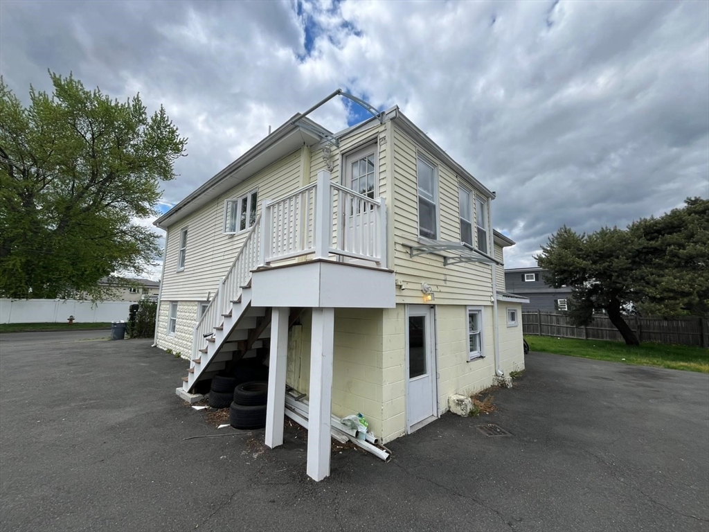 72 Bristow, Saugus, Massachusetts, 3 Bedrooms Bedrooms, 7 Rooms Rooms,1.5 BathroomsBathrooms,Residential Lease,For Rent,Bristow,73503578