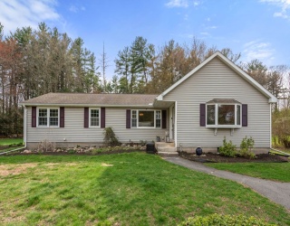 7 Salem Rd, Southwick, Massachusetts, 3 Bedrooms Bedrooms, 6 Rooms Rooms,1 BathroomBathrooms,Residential,For Sale,Salem Rd,73503603