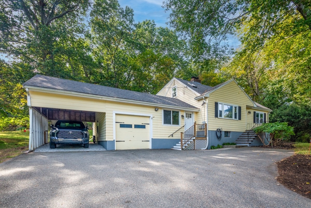 215 Blue Hill Dr, Westwood, Massachusetts, 3 Bedrooms Bedrooms, 7 Rooms Rooms,2 BathroomsBathrooms,Residential Lease,For Rent,Blue Hill Dr,73503631