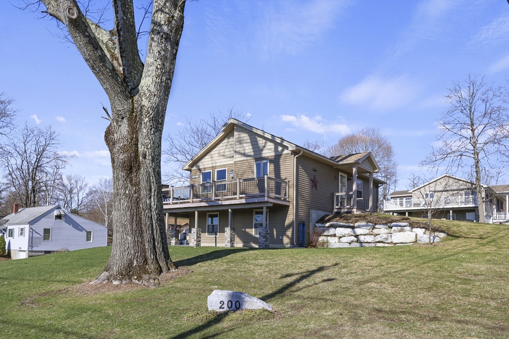 200 Narragansett Ave, Lanesborough, Massachusetts, 3 Bedrooms Bedrooms, 6 Rooms Rooms,2.5 BathroomsBathrooms,Residential,For Sale,Narragansett Ave,73503630