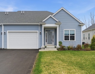 48 Crestwood Circle, Northbridge, Massachusetts, 2 Bedrooms Bedrooms, 5 Rooms Rooms,2 BathroomsBathrooms,Residential,For Sale,Crestwood Circle,73503653