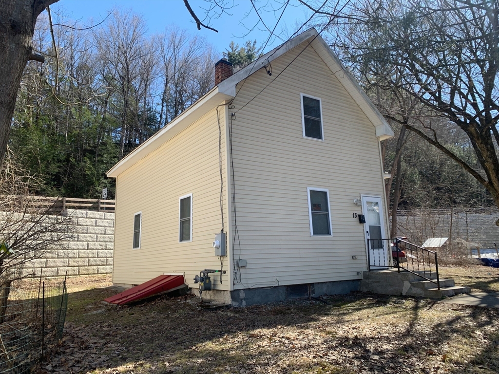 13 River St, Greenfield, Massachusetts, 3 Bedrooms Bedrooms, 9 Rooms Rooms,2 BathroomsBathrooms,Residential,For Sale,River St,73503664