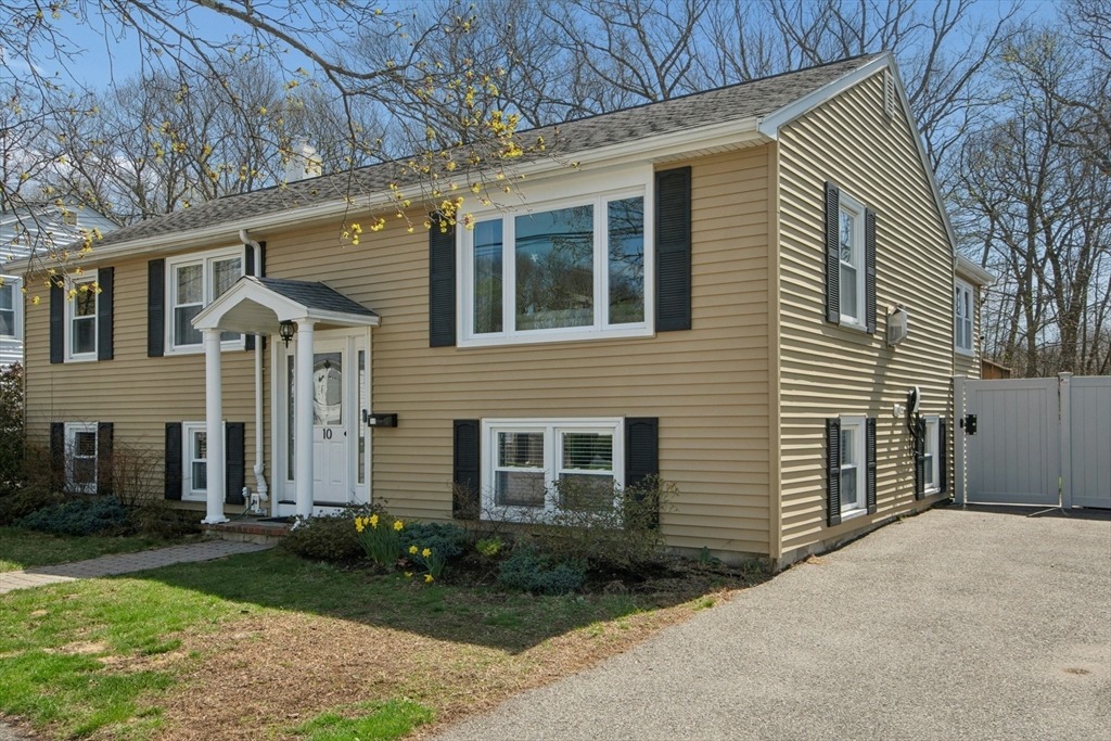 10 Cedarcrest Cir, Boston, Massachusetts, 4 Bedrooms Bedrooms, 9 Rooms Rooms,2 BathroomsBathrooms,Residential,For Sale,Cedarcrest Cir,73503687