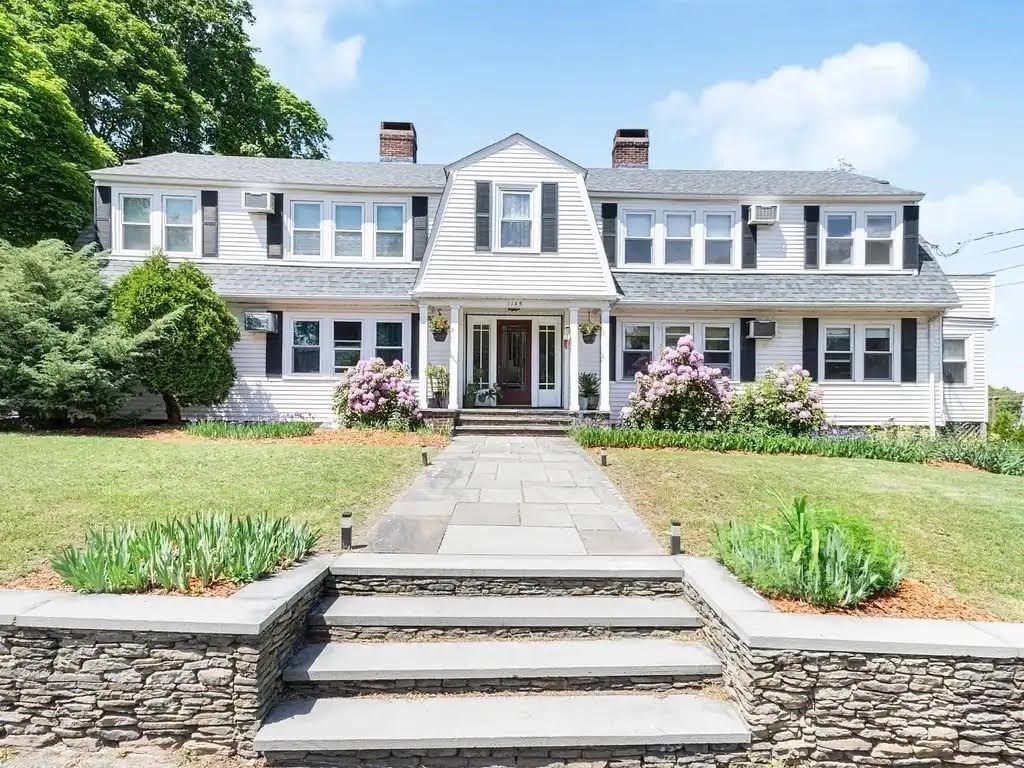 1145 Boylston, Newton, Massachusetts, 2 Bedrooms Bedrooms, 4 Rooms Rooms,1 BathroomBathrooms,Residential Lease,For Rent,Boylston,73503695