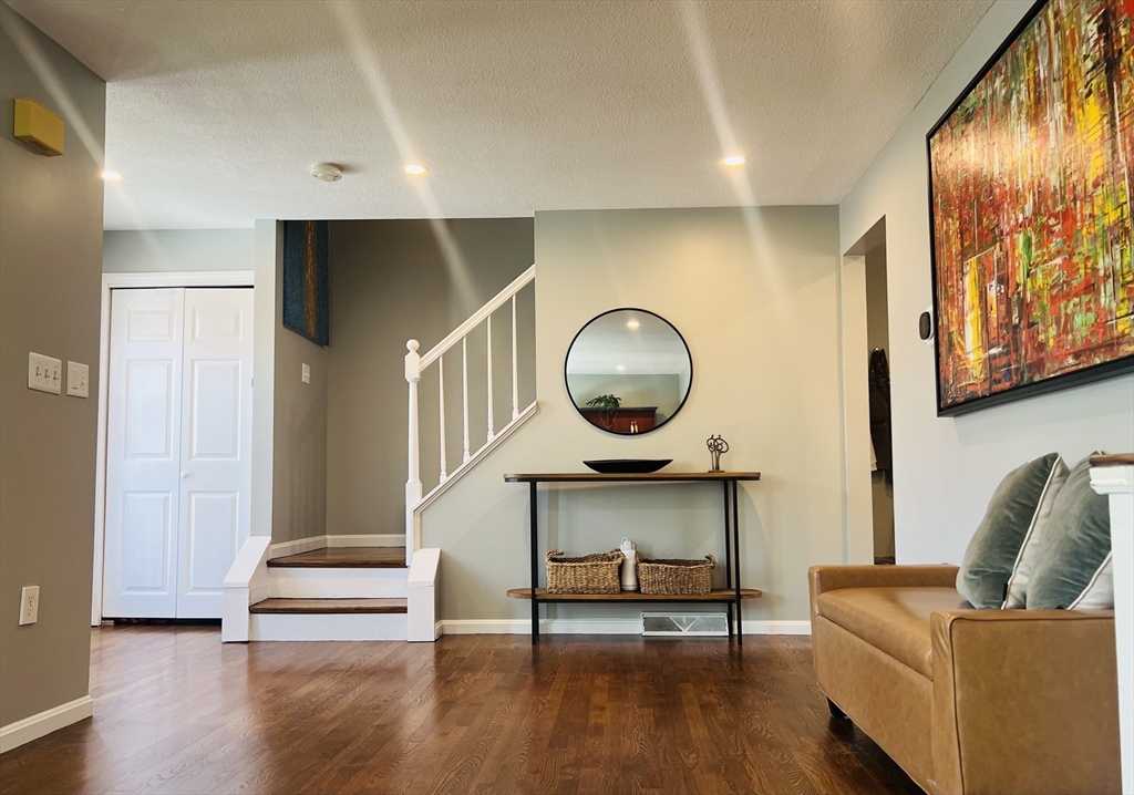 35 Pearl St, Randolph, Massachusetts, 3 Bedrooms Bedrooms, 6 Rooms Rooms,2.5 BathroomsBathrooms,Residential,For Sale,Pearl St,73503703