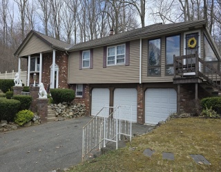 142 Marion Cir, Ludlow, Massachusetts, 3 Bedrooms Bedrooms, 6 Rooms Rooms,2 BathroomsBathrooms,Residential,For Sale,Marion Cir,73503700