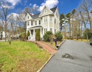 22 High Street, Needham, Massachusetts, 1 Bedroom Bedrooms, 3 Rooms Rooms,1 BathroomBathrooms,Residential Lease,For Rent,High Street,73503715