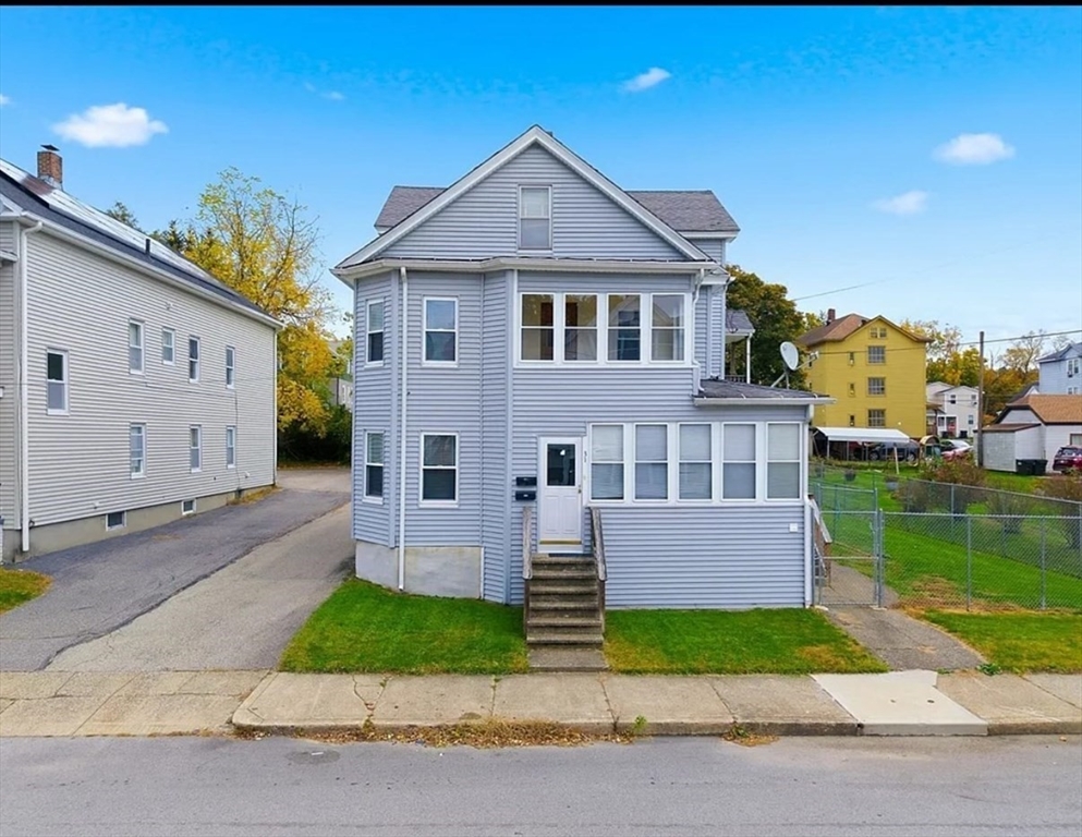 31 Whitcomb St, Webster, Massachusetts, 2 Bedrooms Bedrooms, 4 Rooms Rooms,1 BathroomBathrooms,Residential Lease,For Rent,Whitcomb St,73477064