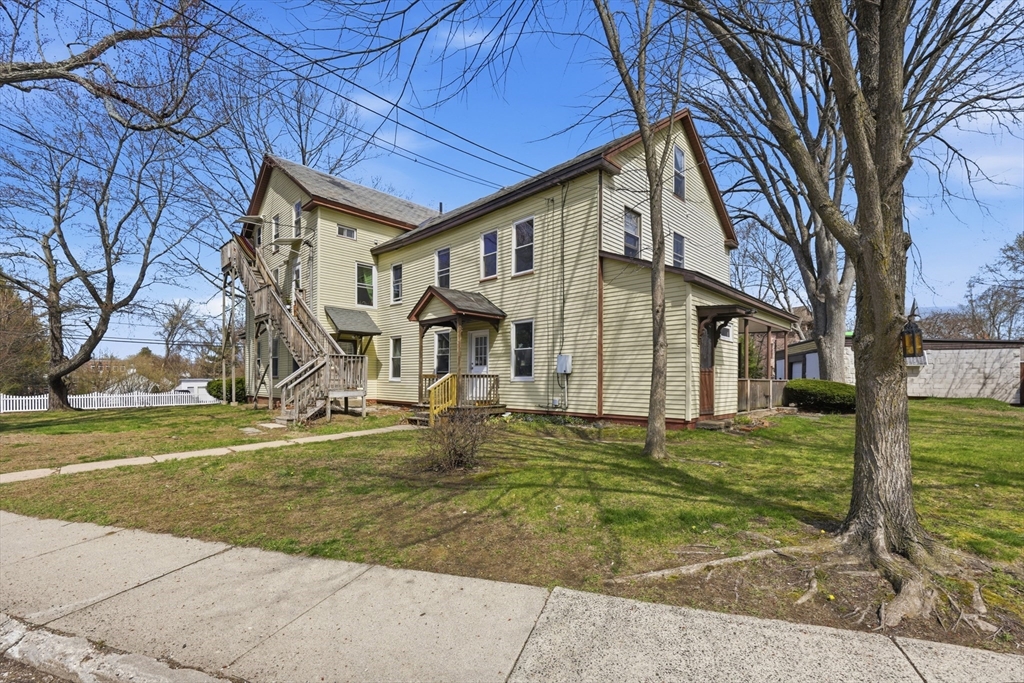 17 Adams St, Easthampton, Massachusetts, 10 Bedrooms Bedrooms, 23 Rooms Rooms,8 BathroomsBathrooms,Residential Income,For Sale,Adams St,73503750