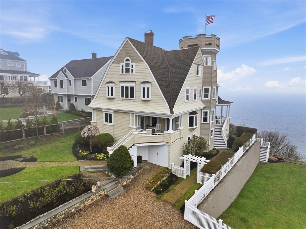 2 Bluff Rd, Hull, Massachusetts, 7 Bedrooms Bedrooms, 11 Rooms Rooms,4.5 BathroomsBathrooms,Residential,For Sale,Bluff Rd,73503783