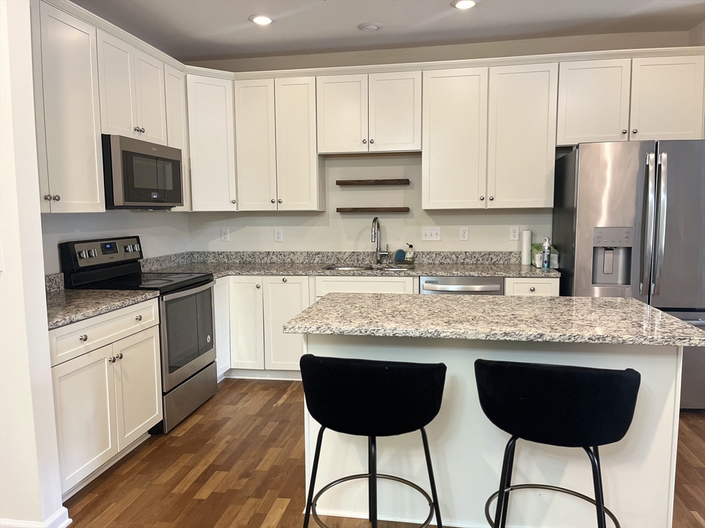 110 Trotter Road, Weymouth, Massachusetts, 2 Bedrooms Bedrooms, 4 Rooms Rooms,2 BathroomsBathrooms,Residential Lease,For Rent,Trotter Road,73503796