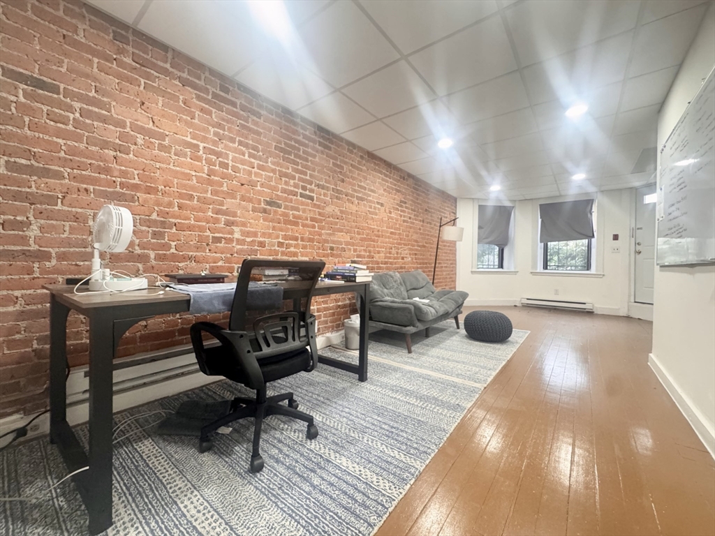 384 Riverway, Boston, Massachusetts, 1 Bedroom Bedrooms, 3 Rooms Rooms,1 BathroomBathrooms,Residential Lease,For Rent,Riverway,73503802