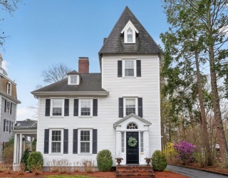 642 Worcester St, Wellesley, Massachusetts, 3 Bedrooms Bedrooms, 8 Rooms Rooms,2.5 BathroomsBathrooms,Residential,For Sale,Worcester St,73503725