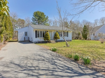 74 Grace Ct, Falmouth, Massachusetts, 3 Bedrooms Bedrooms, 6 Rooms Rooms,1.5 BathroomsBathrooms,Residential,For Sale,Grace Ct,73503766