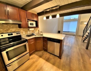 993 Massachusetts Avenue, Arlington, Massachusetts, 1 Bedroom Bedrooms, 3 Rooms Rooms,1.5 BathroomsBathrooms,Residential Lease,For Rent,Massachusetts Avenue,73496845